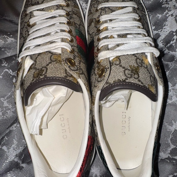 Gucci Monogram Sneakers with Red and Green Accents - Picture 4 of 11
